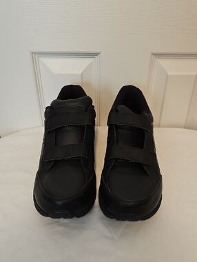 New Balance Black Low-Top Sneakers with Logo